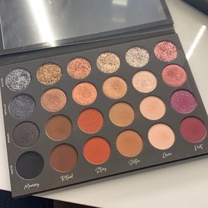 Tati Beauty VOLUME 1 eyeshadow palette